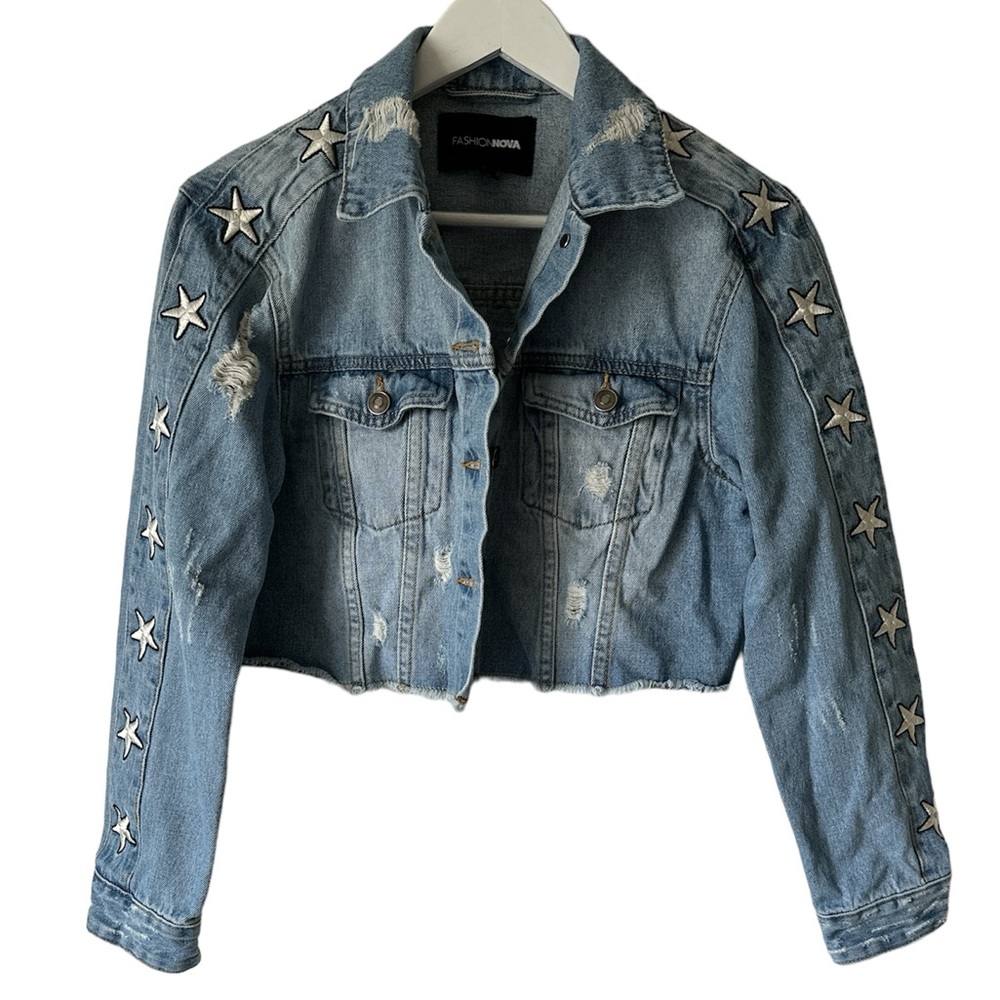 Woman’s Star Light Wash Cropped Distressed Jean Jacket size small